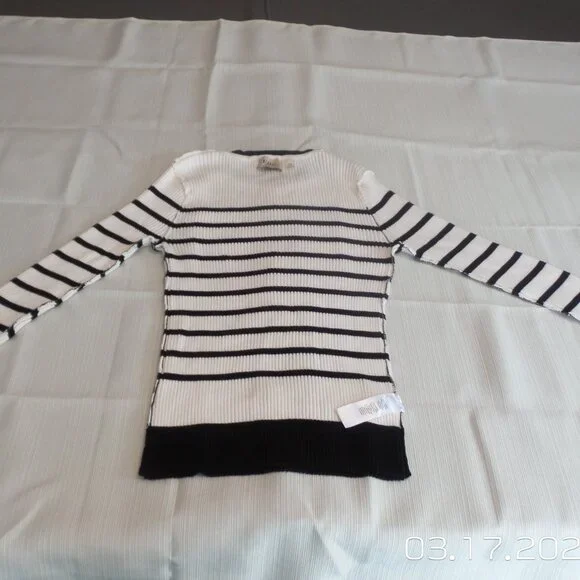 ELIE TAHARI Women's Sweater White w/Black Stripes Size Medium Like NEW - Picture 2 of 9